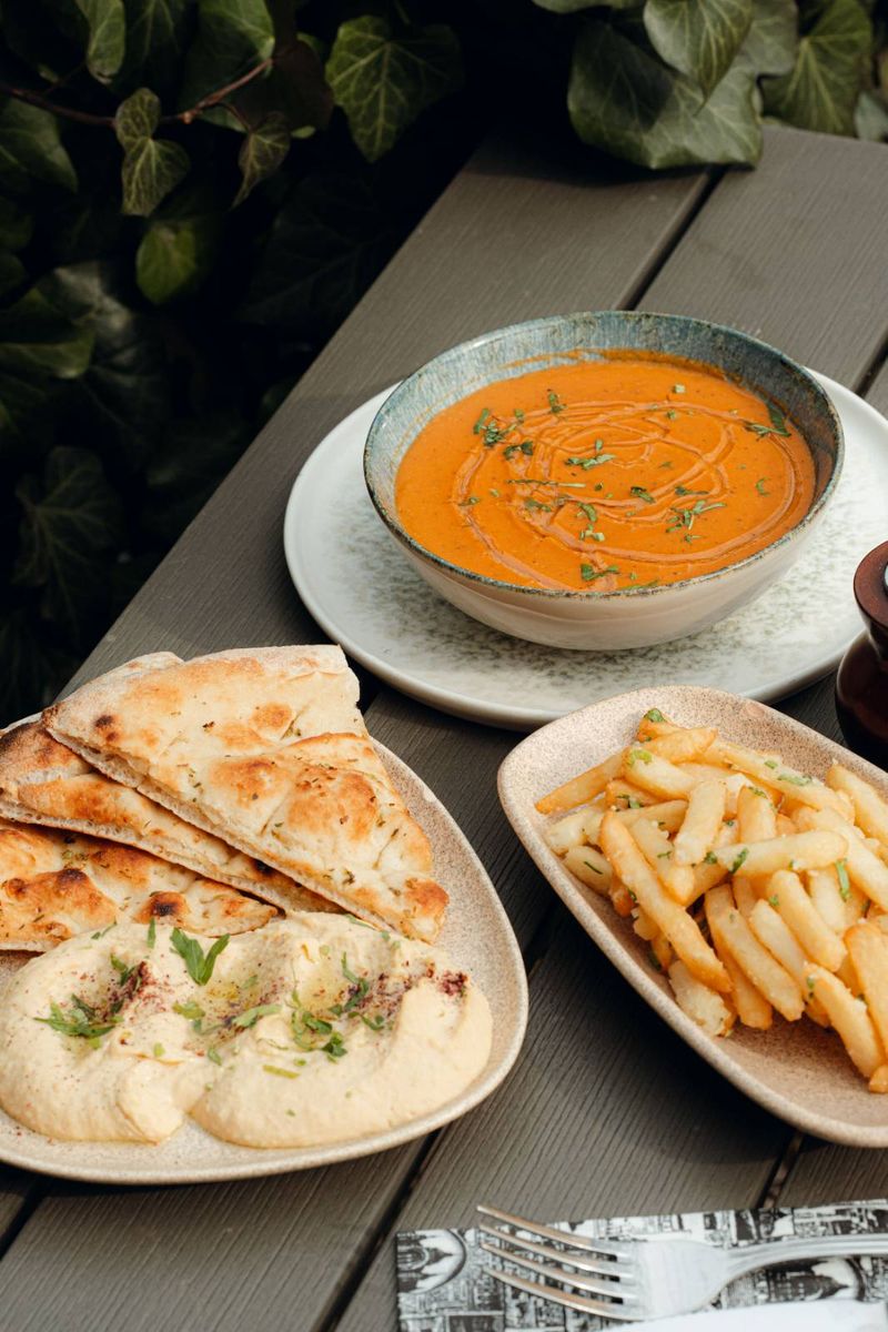 Supă Cremă de Linte + Humus cu Focaccia + Cartofi Aromatizați